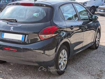 Peugeot 208 1.2cc 83cv Nero usata Roma