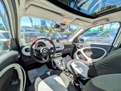 Smart ForFour 1.0 GPL 72CV PASSION TWINAMIC TETTO PANORAMA Bianco usata Roma