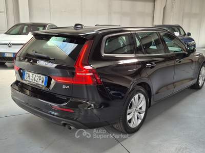 Volvo V60 2.0 b4 Momentum Bus. auto 197CV Nero usata Bolzano