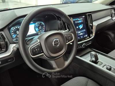 Volvo V60 2.0 b4 Momentum Bus. auto 197CV Nero usata Bolzano