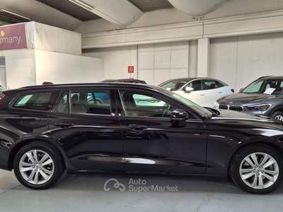 Volvo V60 2.0 b4 Momentum Bus. auto 197CV Nero usata Bolzano