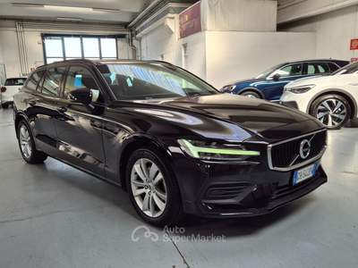 Volvo V60 2.0 b4 Momentum Bus. auto 197CV Nero usata Bolzano