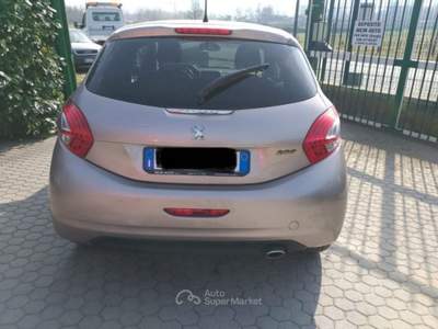 Peugeot 208 1.4 HDi 68CV 3p. Lilla usata Mantello