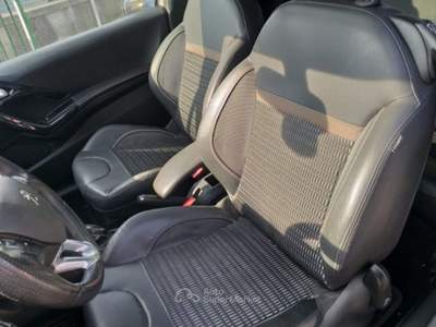 Peugeot 208 1.4 HDi 68CV 3p. Lilla usata Mantello