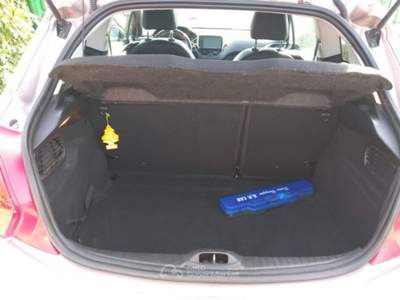 Peugeot 208 1.4 HDi 68CV 3p. Lilla usata Mantello