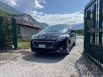 Peugeot 5008 CV AUTOMATICA Nero usata Mantello