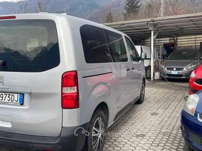 Peugeot Traveller 1.6 BlueHDi 115 Diesel 9 posti Argento usata Mantello