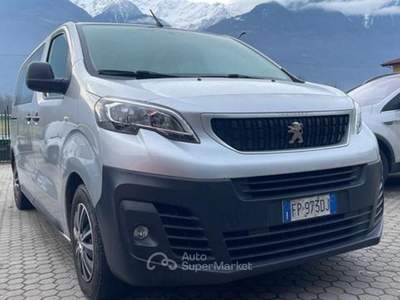 Peugeot Traveller 1.6 BlueHDi 115 Diesel 9 posti Argento usata Mantello