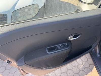 Renault Clio 5 porte GPL Grigio usata Mantello