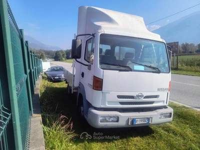 Nissan Cabstar 3.0 106 CV Bianco usata Mantello