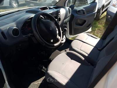 Peugeot Partner 3 POSTI Bianco usata Mantello
