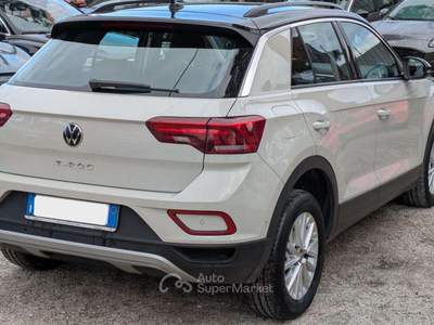 Volkswagen T-Roc 1.0cc TSI LFE 110cv Beige usata Roma