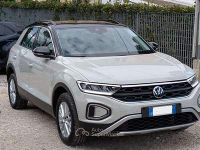 Volkswagen T-Roc 1.0cc TSI LFE 110cv Beige usata Roma