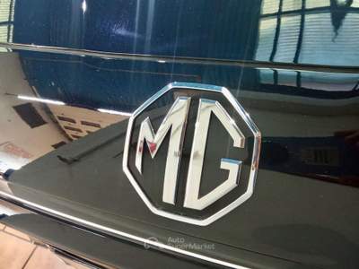 MG HS HEV  224cv Luxury Nero usata Melegnano