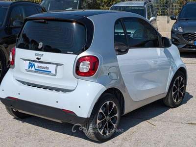 Smart ForTwo 1.0cc 71cv TETTO PANOR. APP GOOGLE CAMERA POST. Bianco usata Roma