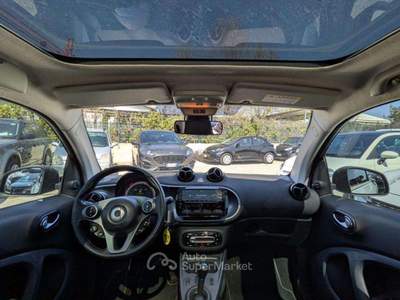 Smart ForTwo 1.0cc 71cv TETTO PANOR. APP GOOGLE CAMERA POST. Bianco usata Roma