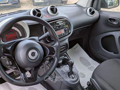 Smart ForTwo 1.0cc 71cv Bianco usata Roma