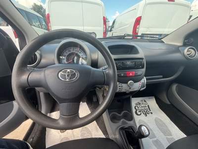 Toyota Aygo 5 porte Nero usata San Michele Salentino