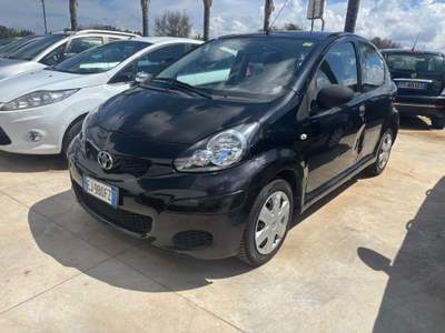 Toyota Aygo 5 porte Nero usata San Michele Salentino