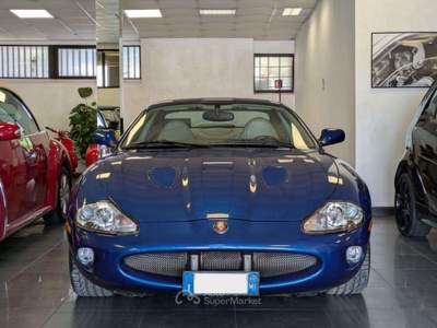 Jaguar XKR 4.0cc 363cv SUPERCHARGED Blu/Azzurro usata Roma