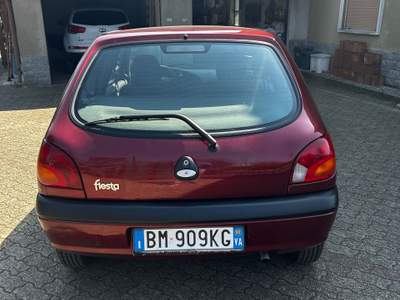 Ford Fiesta Presa un anno fa e tenuta in box, 2 proprietari Rosso usata Arcisate