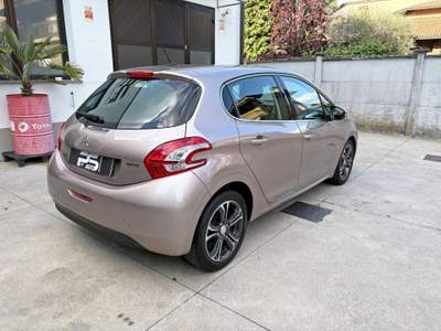 Peugeot 208 208 1.2 82cv Allure - Uniproprietario Argento usata Seregno