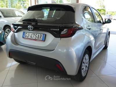 Toyota Yaris 1.5 Hybrid 5 porte Active Argento usata San Vito dei Normanni
