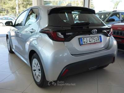 Toyota Yaris 1.5 Hybrid 5 porte Active Argento usata San Vito dei Normanni