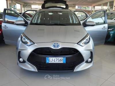 Toyota Yaris 1.5 Hybrid 5 porte Active Argento usata San Vito dei Normanni