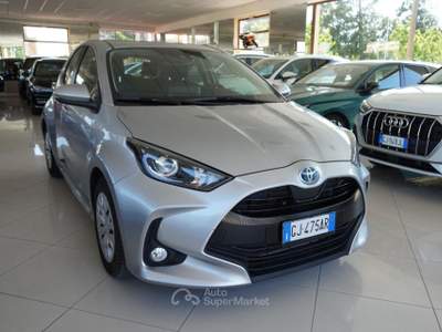 Toyota Yaris 1.5 Hybrid 5 porte Active Argento usata San Vito dei Normanni