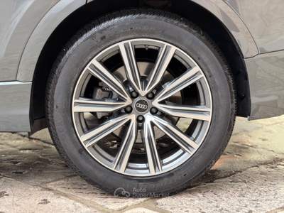 Audi Q8 286 CV QUATTRO S LINE EDITION TETTO MATRIX LED Grigio usata Santeramo in Colle