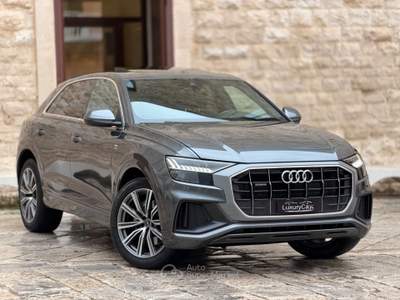Audi Q8 286 CV QUATTRO S LINE EDITION TETTO MATRIX LED Grigio usata Santeramo in Colle