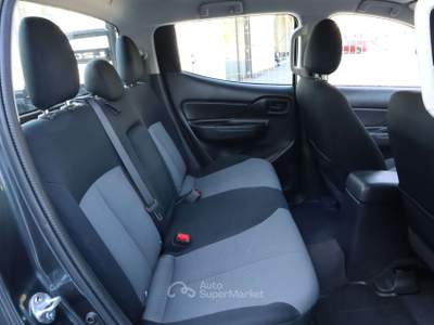 Mitsubishi L200 L200 2.3 Double-Cab Gancio traino Nero usata Varna