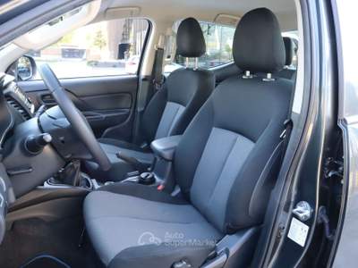 Mitsubishi L200 L200 2.3 Double-Cab Gancio traino Nero usata Varna
