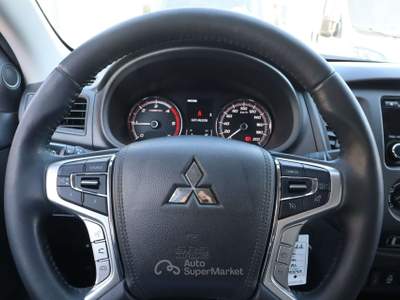 Mitsubishi L200 L200 2.3 Double-Cab Gancio traino Nero usata Varna