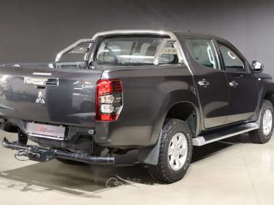 Mitsubishi L200 L200 2.3 Double-Cab Gancio traino Nero usata Varna