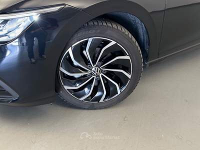 Volkswagen Golf 1.0 eTSI EVO Life DSG Nero usata Cesena