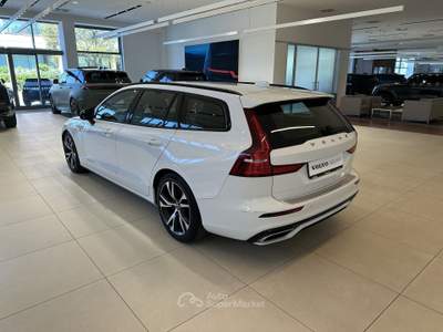 Volvo V60 B4 autom. PLUS Dark - AUTOCARRO !!! Bianco usata Forlì
