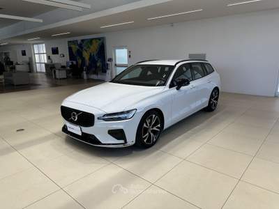 Volvo V60 B4 autom. PLUS Dark - AUTOCARRO !!! Bianco usata Forlì