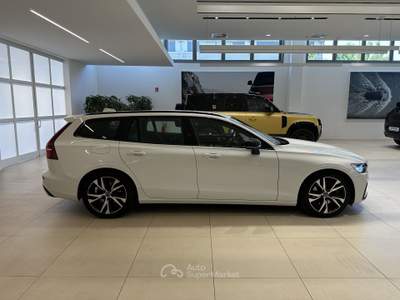 Volvo V60 B4 autom. PLUS Dark - AUTOCARRO !!! Bianco usata Forlì