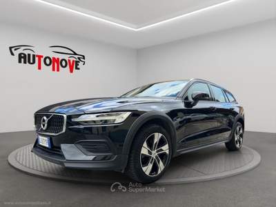 Volvo V60 Cross Country V60 Cross Country B4 Nero usata Cambiago
