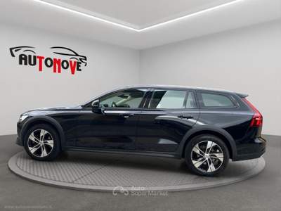 Volvo V60 Cross Country V60 Cross Country B4 Nero usata Cambiago