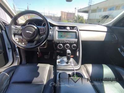 Jaguar E-Pace 2.0D I4 AWD 150CV AUTO Bianco usata Napoli