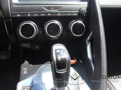 Jaguar E-Pace 2.0D I4 AWD 150CV AUTO Bianco usata Napoli