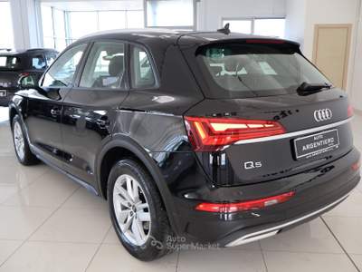 Audi Q5 30 2.0 tdi mhev Business Design 136cv s-tronic Nero usata Ceglie Messapica