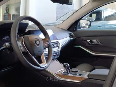 BMW Serie 3 325tds d Touring mhev 48V xdrive Sport auto Grigio usata Verona