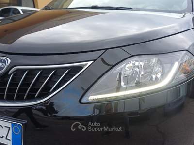 Lancia Ypsilon 5 porte S&S Hybrid Ecochic Gold Nero usata Massafra