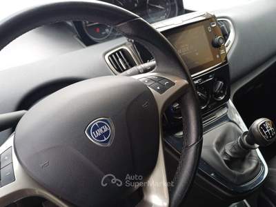 Lancia Ypsilon 5 porte S&S Hybrid Ecochic Gold Nero usata Massafra