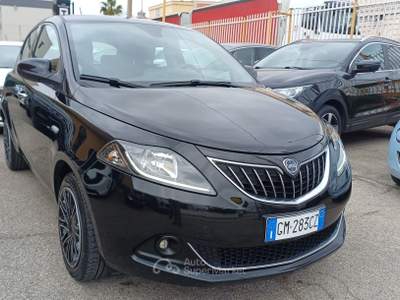 Lancia Ypsilon 5 porte S&S Hybrid Ecochic Gold Nero usata Massafra