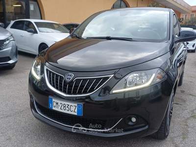 Lancia Ypsilon 5 porte S&S Hybrid Ecochic Gold Nero usata Massafra